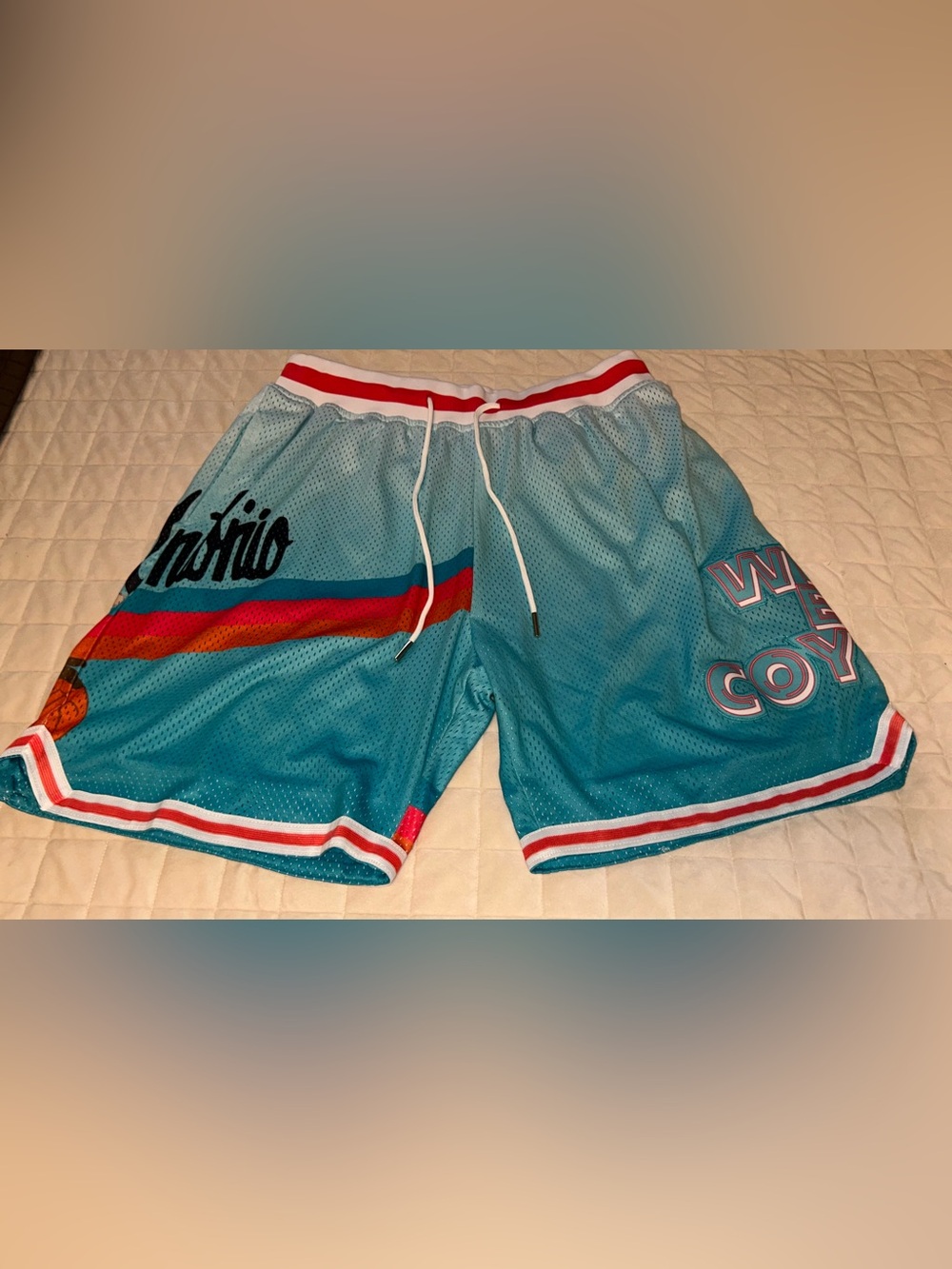 New WILE E COYOTE Headgear Classics San Antonio basketball Shorts Mens XL